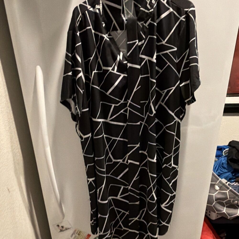 SHEIN Curve Women's 3XL Plus Short Sleeve Black White Geometric Dress
